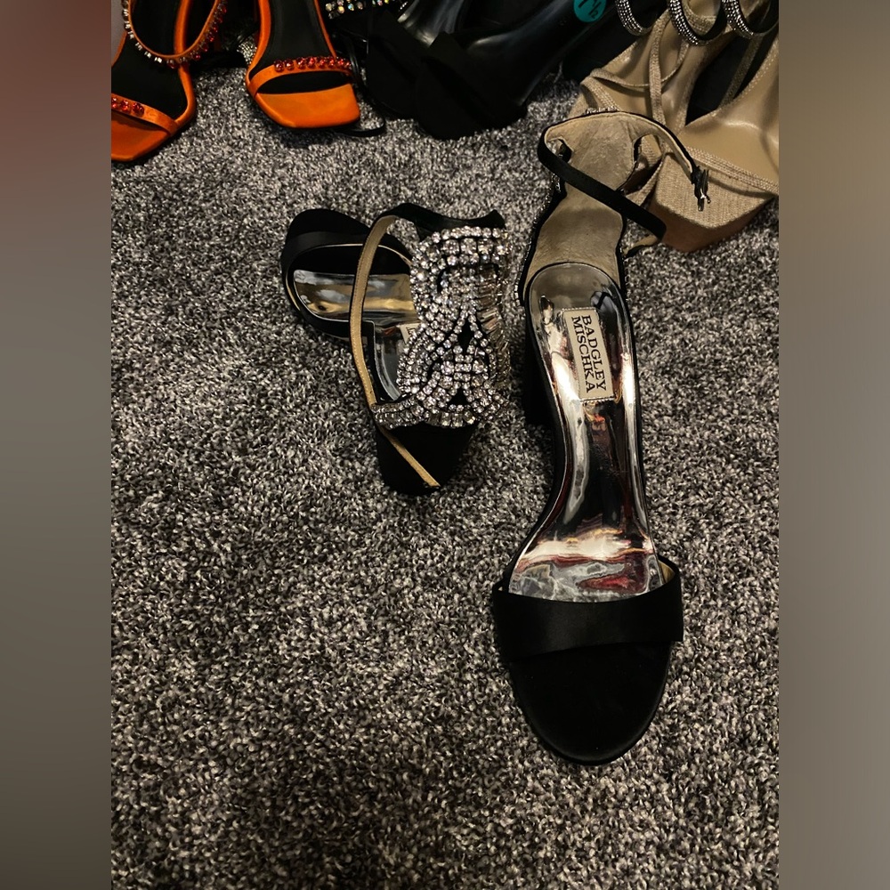 Beautiful Satin Diamond Badgley Mischka low chunk dress heels. Size 7.5